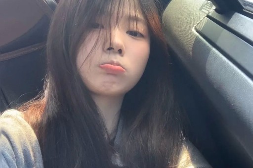 割韭菜、造富婆人设、骗钱2025年明星直播“乱象多”！