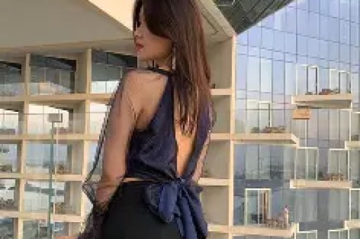 网红推“拇指拉伸”课：伸进嘴里按压上腭变超模脸妈妈们花钱给婴儿练被曝剽窃AI生成